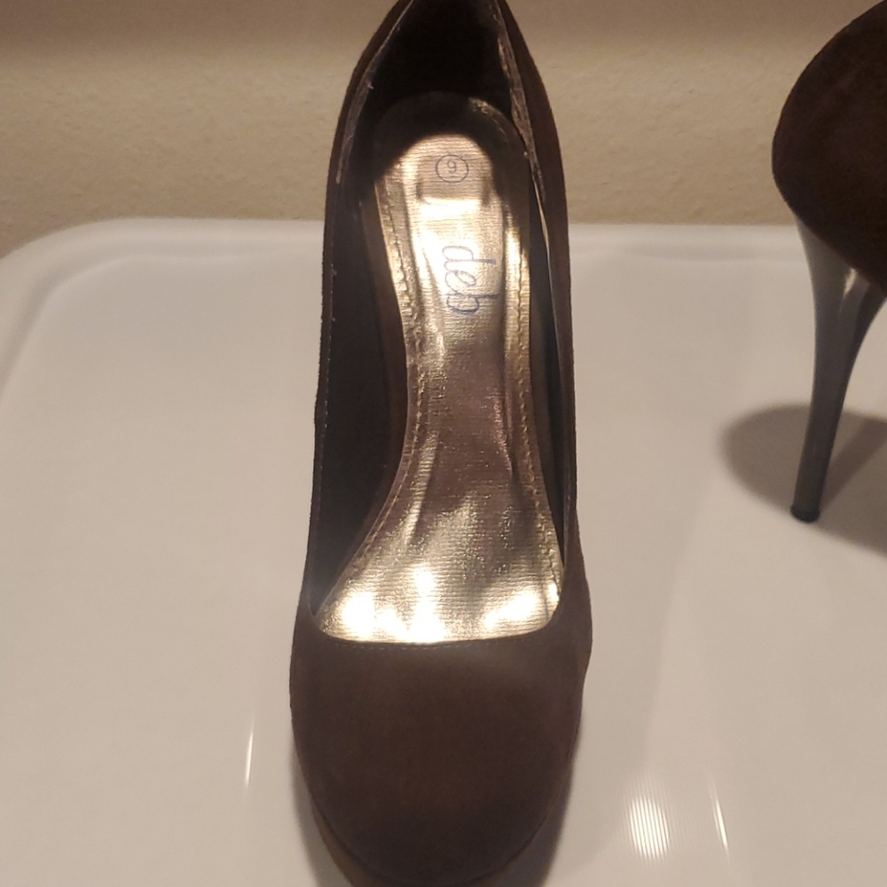 Heels - Picture 2 of 4